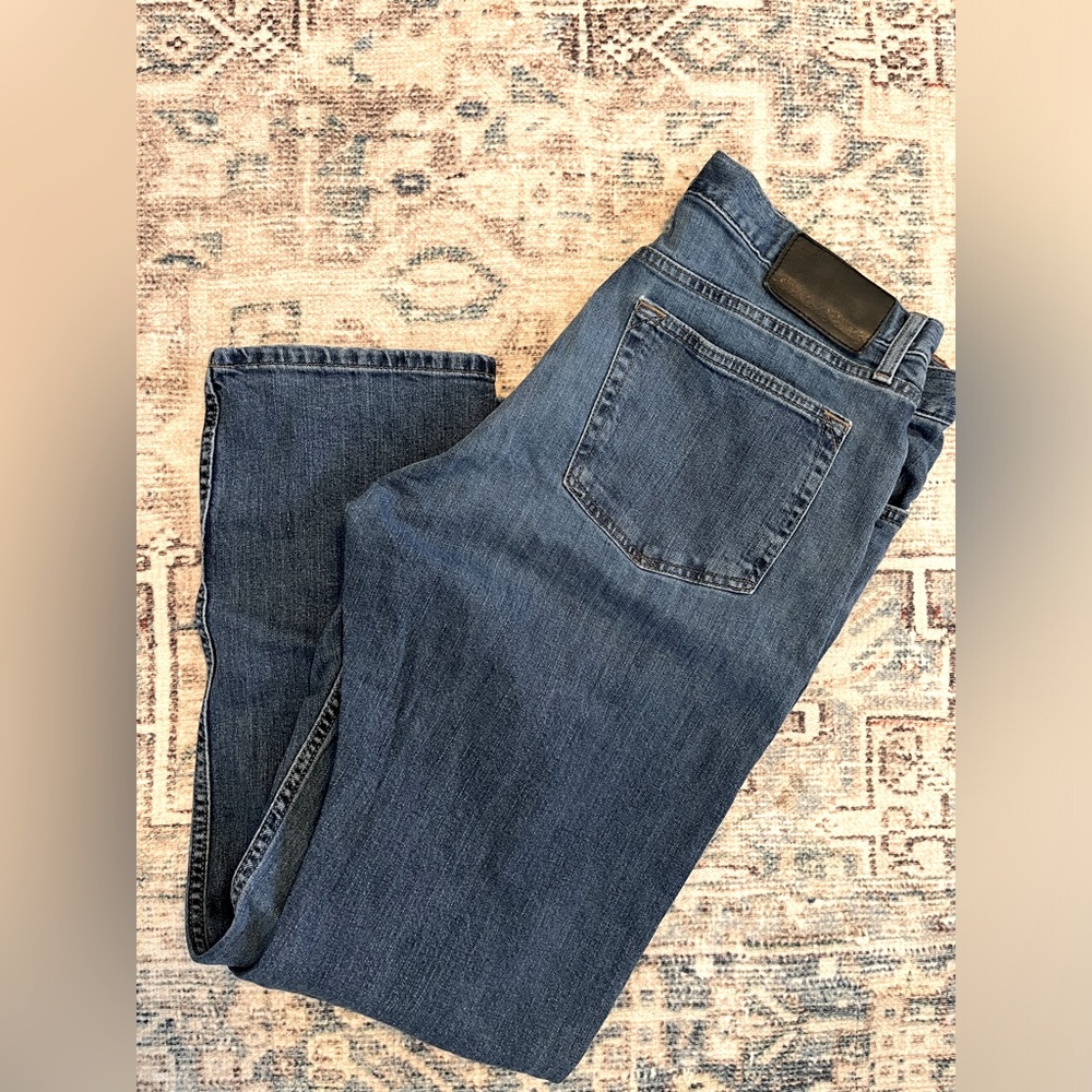 Men’s Eddie Bauer Jeans, Straight Fit, Size 34x32.